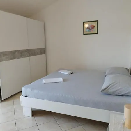Davorka - With Sea View Apartment *